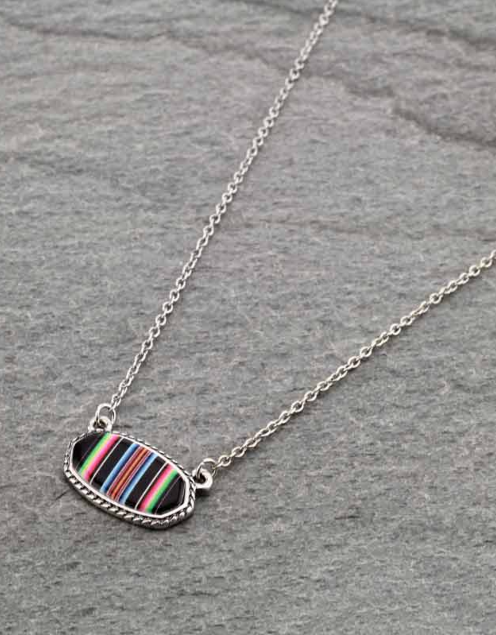 NECKLACE SERAPE PATTERN OVAL