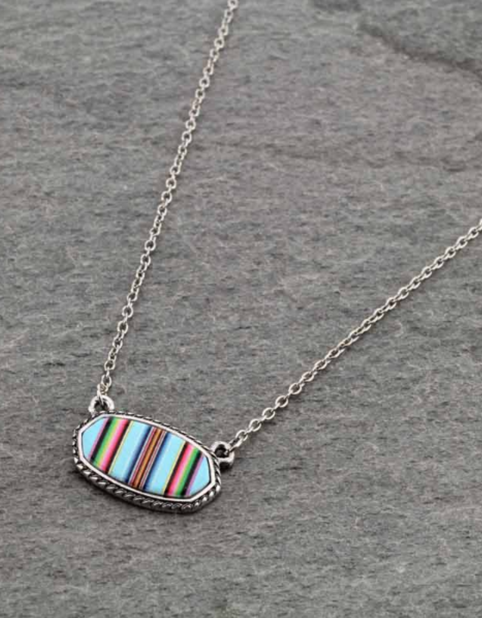 NECKLACE SERAPE PATTERN OVAL