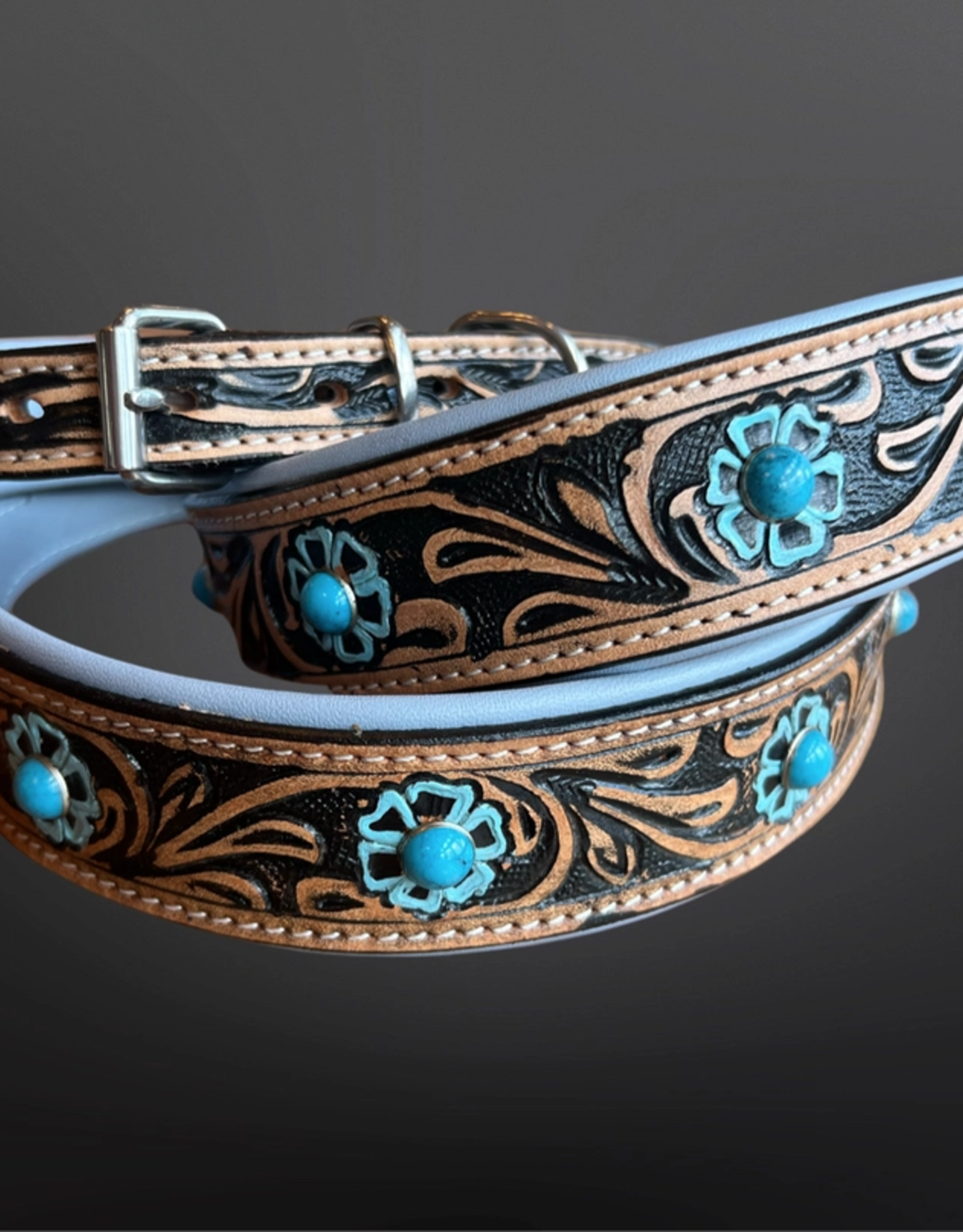 EQUIPAGE DOG COLLAR TOOLED LEATHER W/ TUR CONCHOS