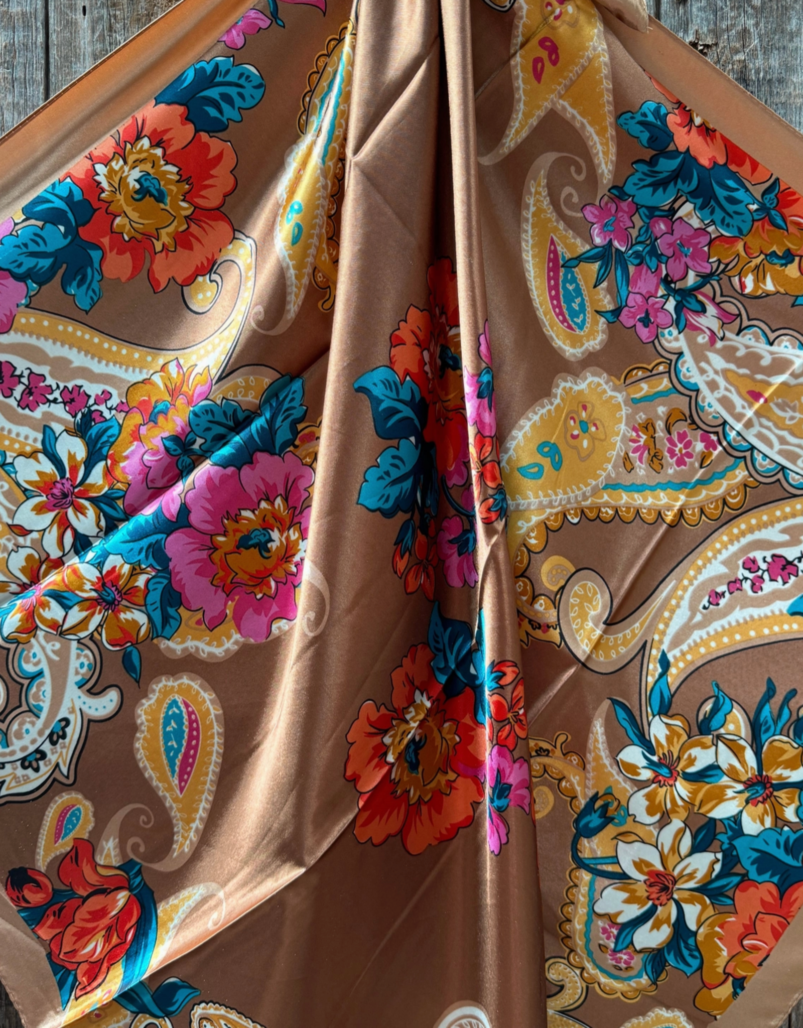 RODEO DRIVE WILD RAG SILK FLORAL