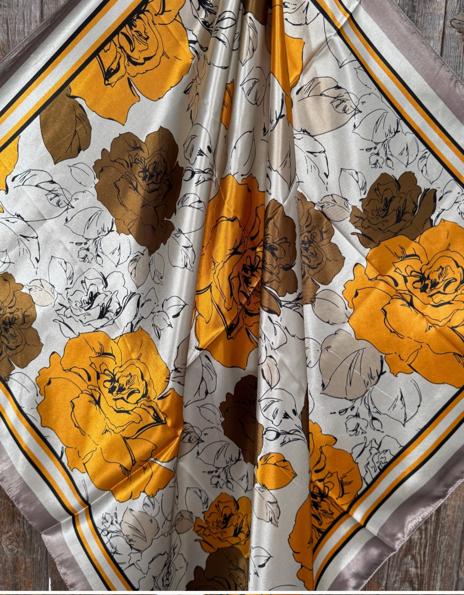 RODEO DRIVE WILD RAG SILK FLORAL