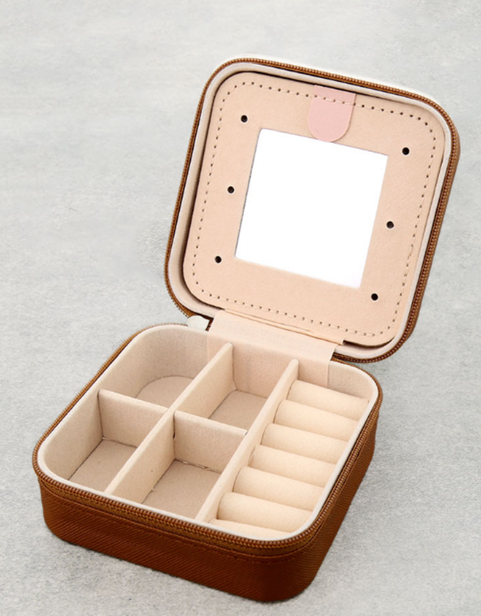 TRAVEL JEWELRY CASE LEATHER TOOLED WITH WESTERN CONCHO