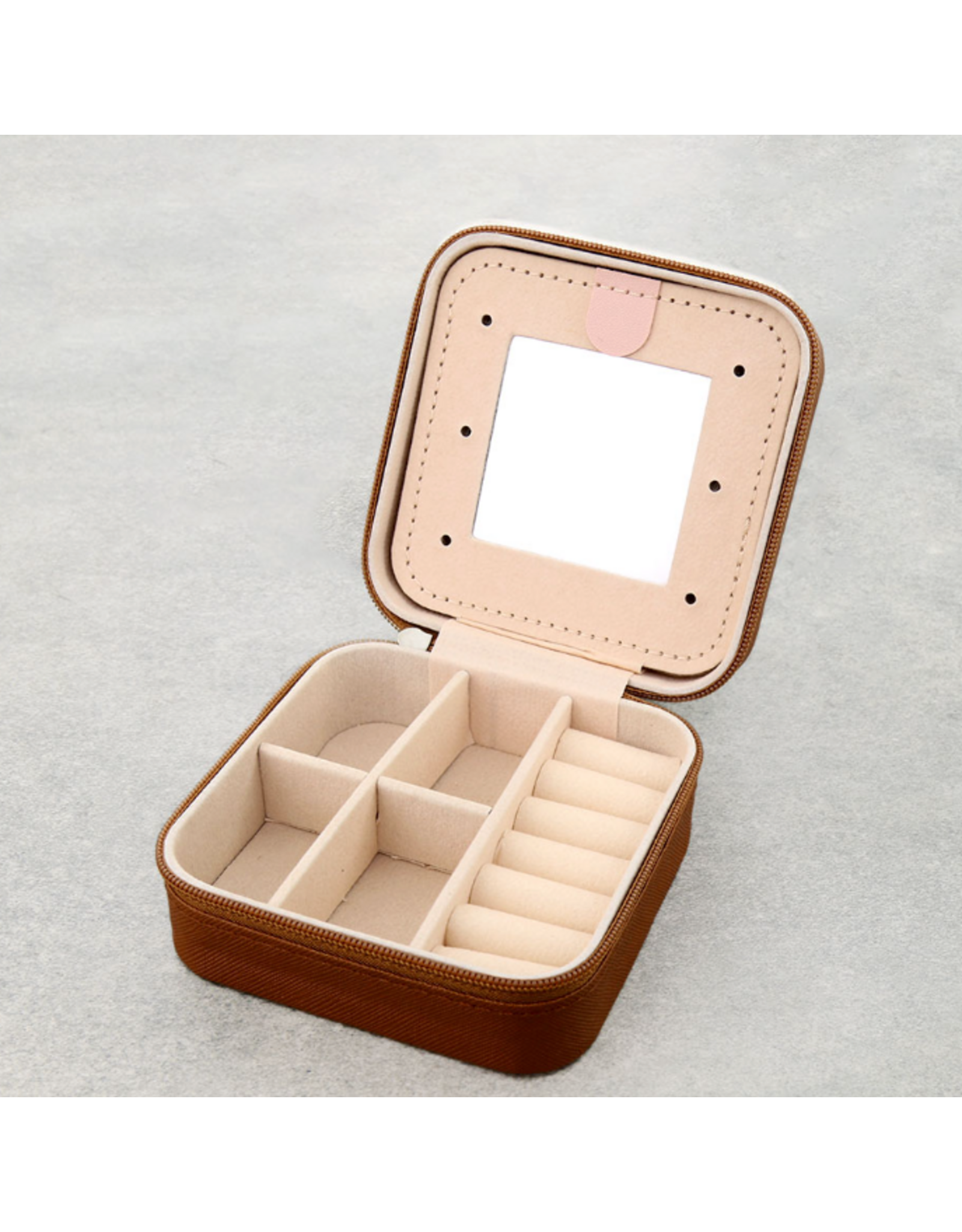 TRAVEL JEWELRY CASE LEATHER TOOLED WITH WESTERN CONCHO