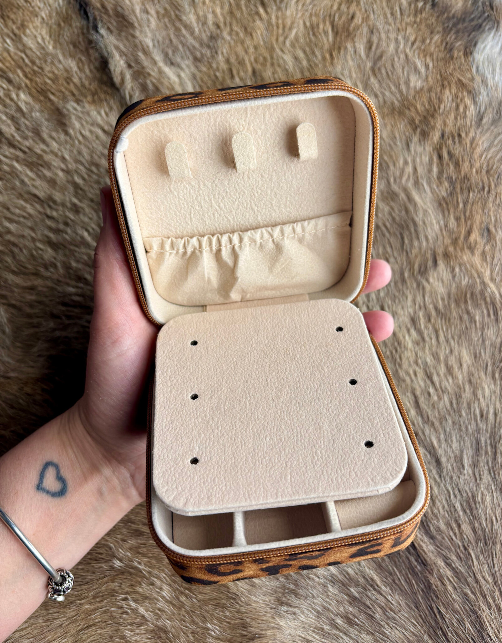 WESTERN TRAVEL CASE JEWELRY CASE LEOPARD WITH TURQ CONCHO