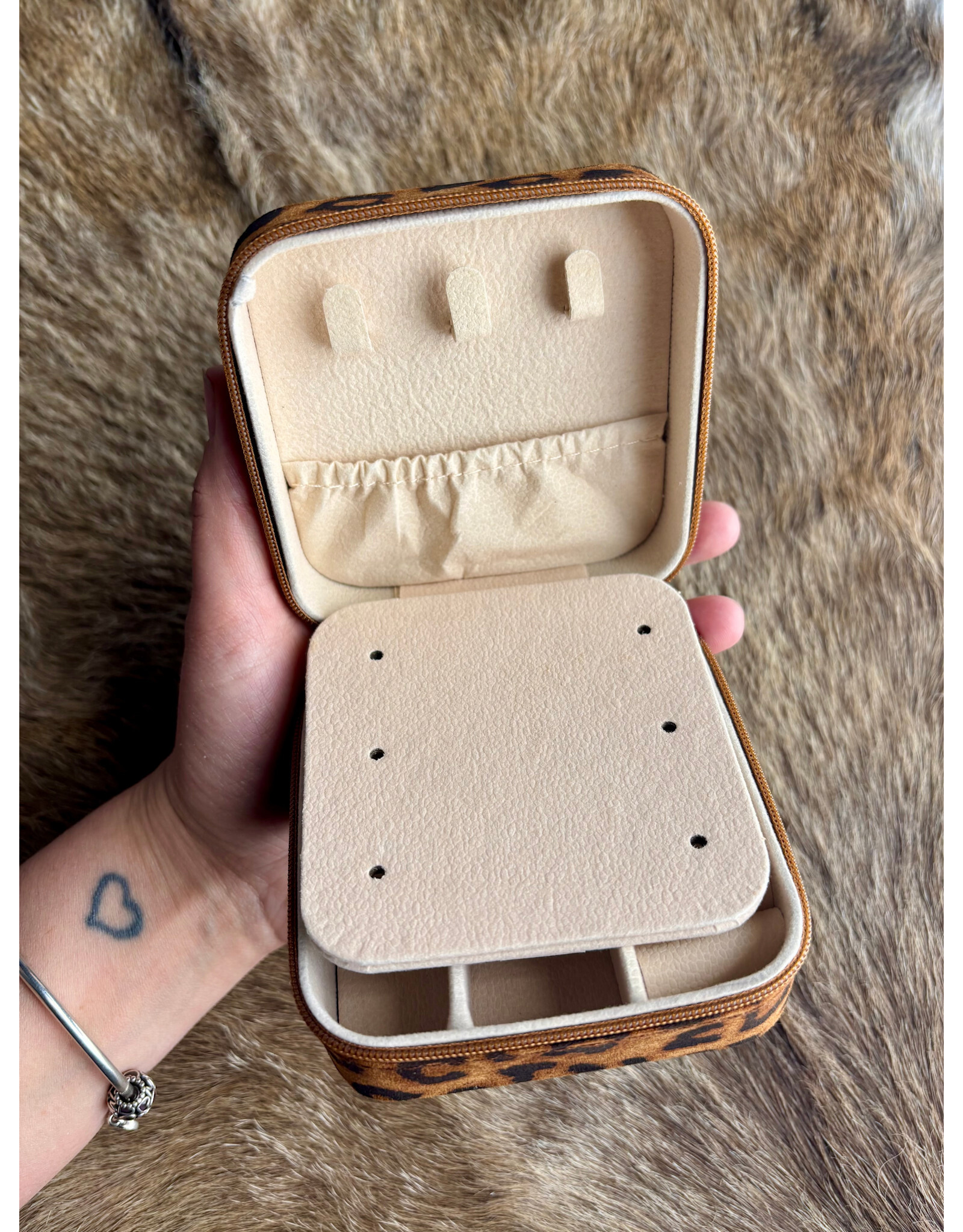 WESTERN TRAVEL CASE JEWELRY CASE LEOPARD WITH TURQ CONCHO