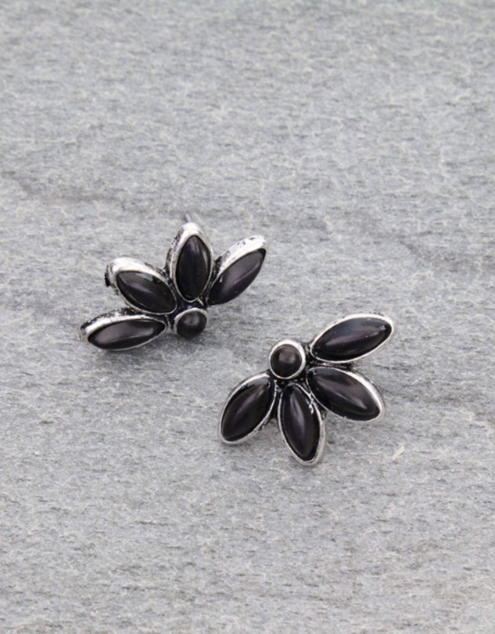 WESTERN FLOWER STONE STUD EARRINGS BLACK