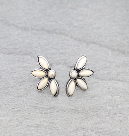 WESTERN FLOWER STONE STUD EARRINGS WHITE