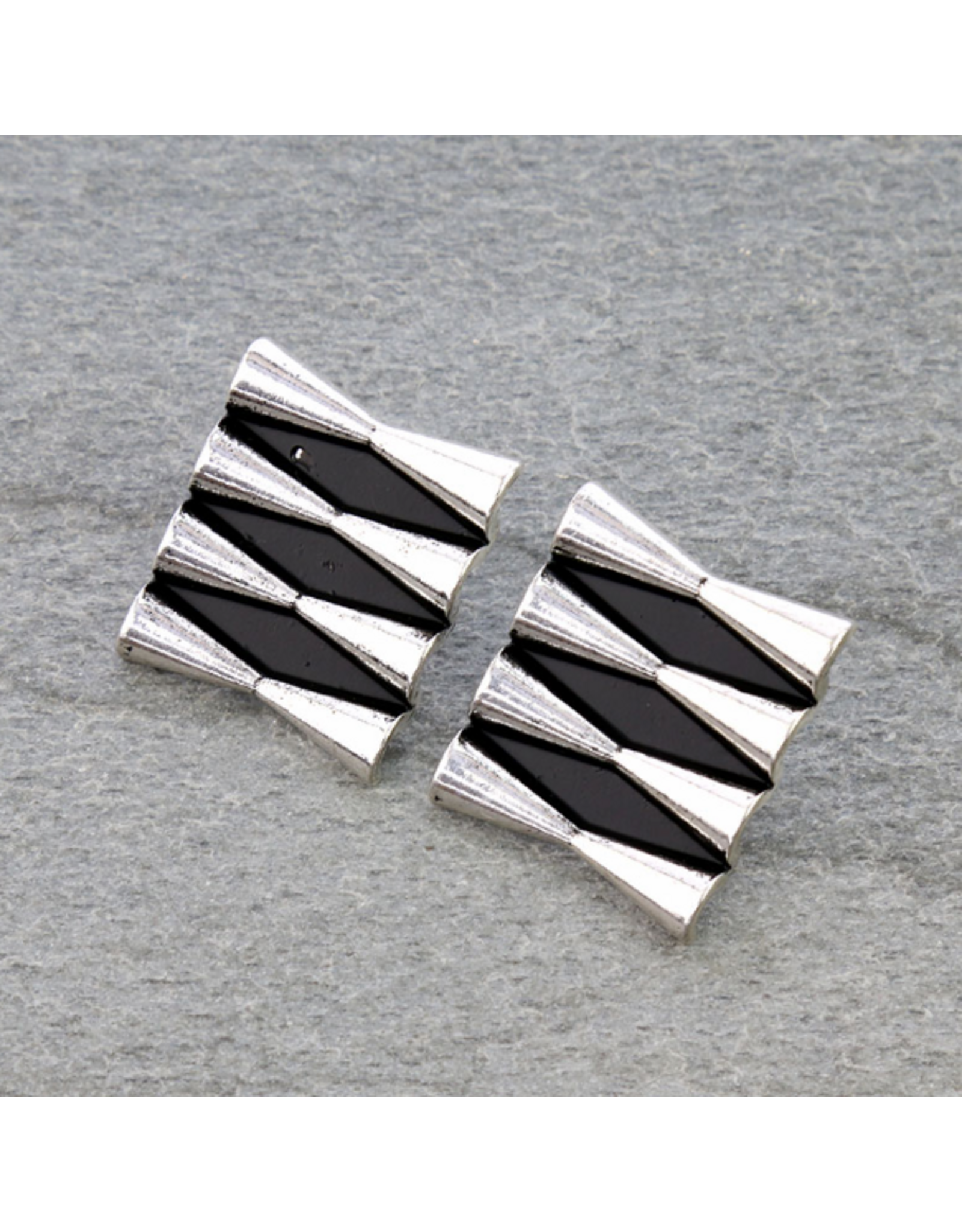 WESTERN METAL & BLACK 4 BAR STUD