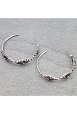 METAL SLIM CONCHO HOOP EARRINGS