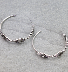 METAL SLIM CONCHO HOOP EARRINGS