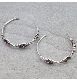 METAL SLIM CONCHO HOOP EARRINGS