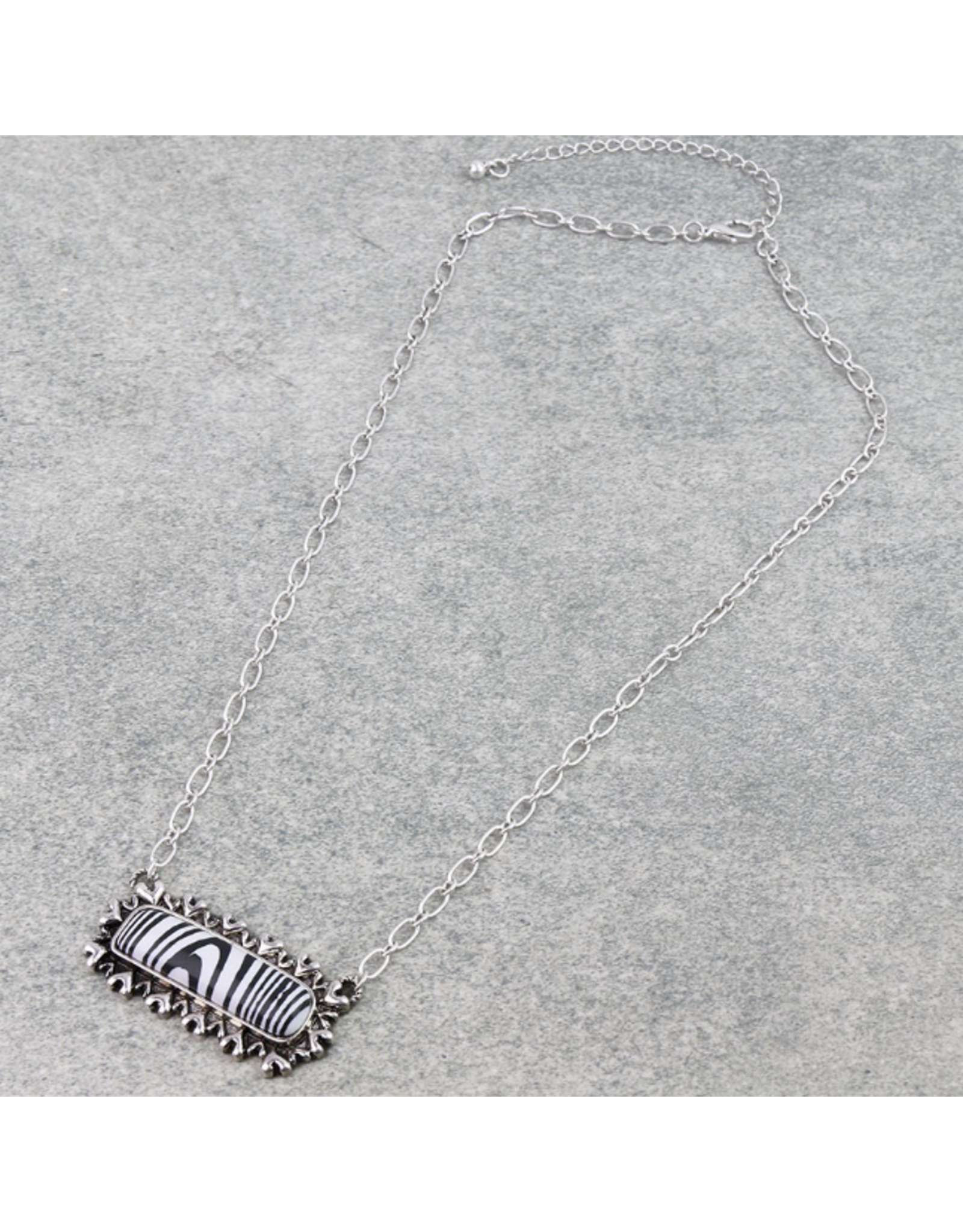 NECKLACE BAR STONE ZEBRA PRINT