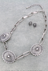 NECKLACE SET WITH 3 CONCHOS ON PAPER CLIP CHAIN