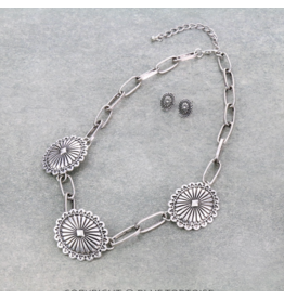 NECKLACE SET WITH 3 CONCHOS ON PAPER CLIP CHAIN