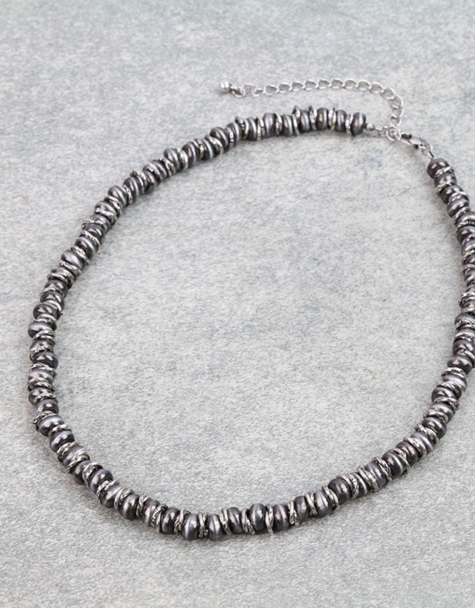 NECKLACE FLAT SILVER BEADS WITH NAVAJO PEARLS 15"