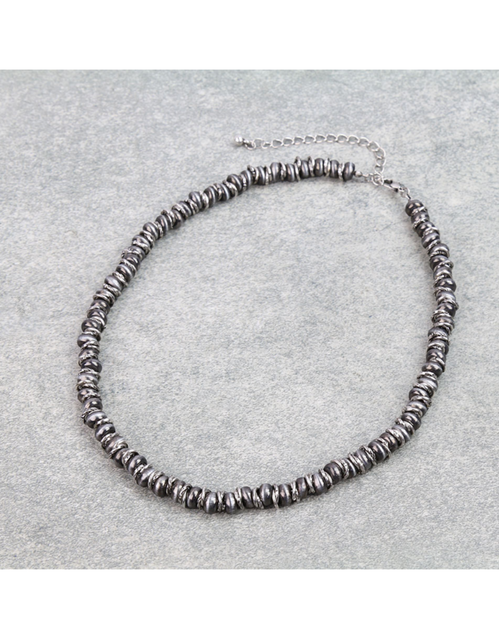 NECKLACE FLAT SILVER BEADS WITH NAVAJO PEARLS 15"