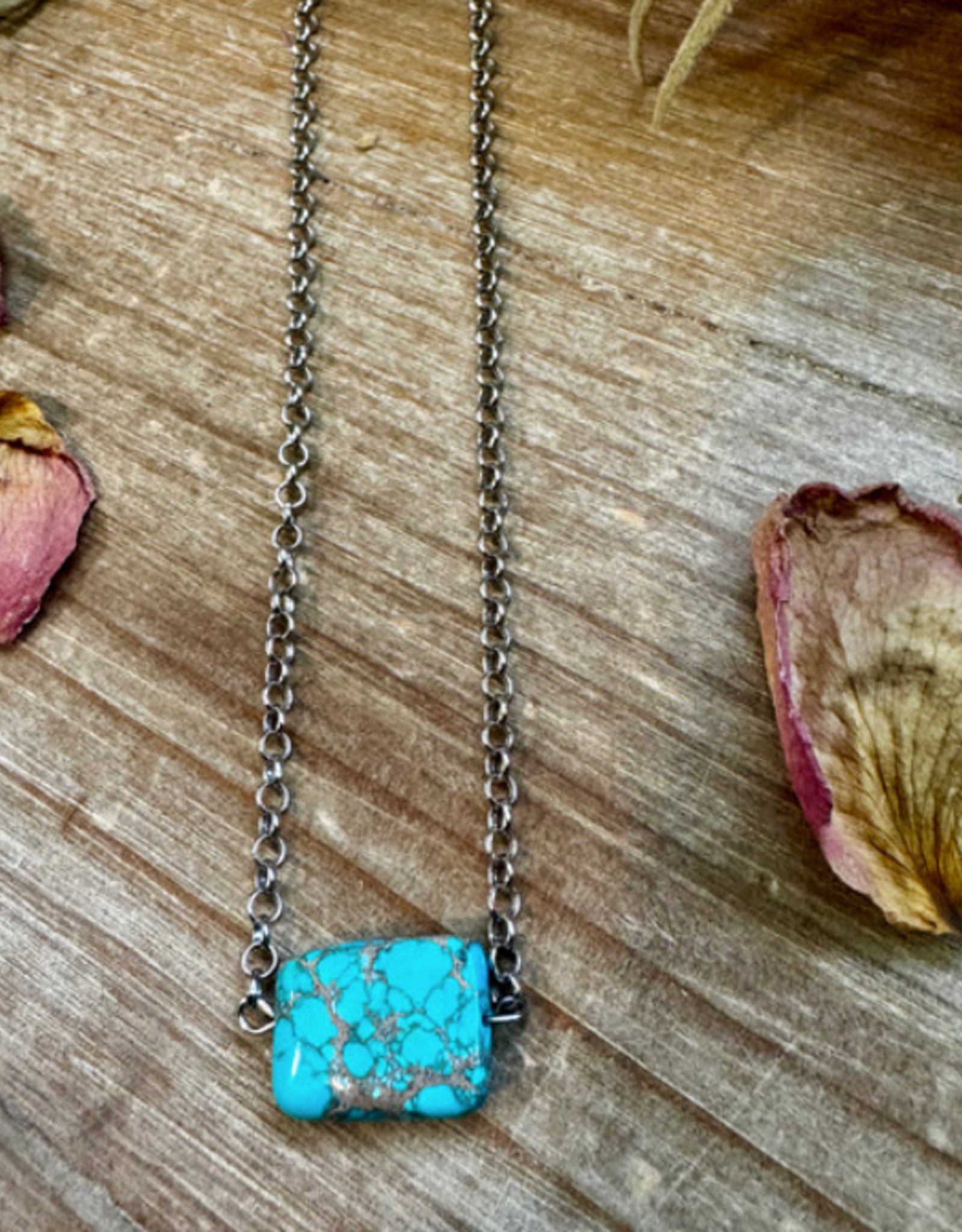 NECKLACE 16 IN LONG WITH TURQUOISE VARISCITE