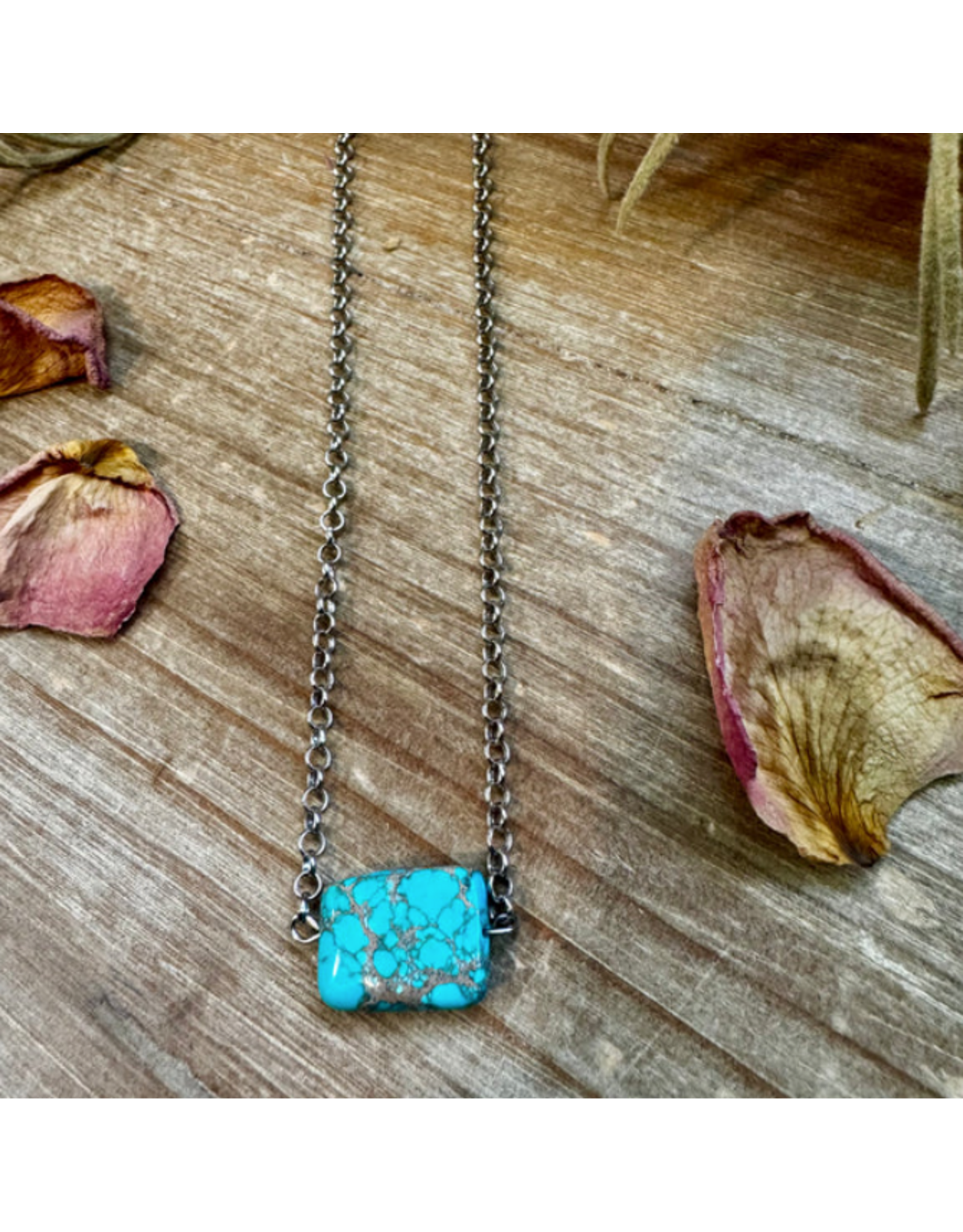 NECKLACE 16 IN LONG WITH TURQUOISE VARISCITE