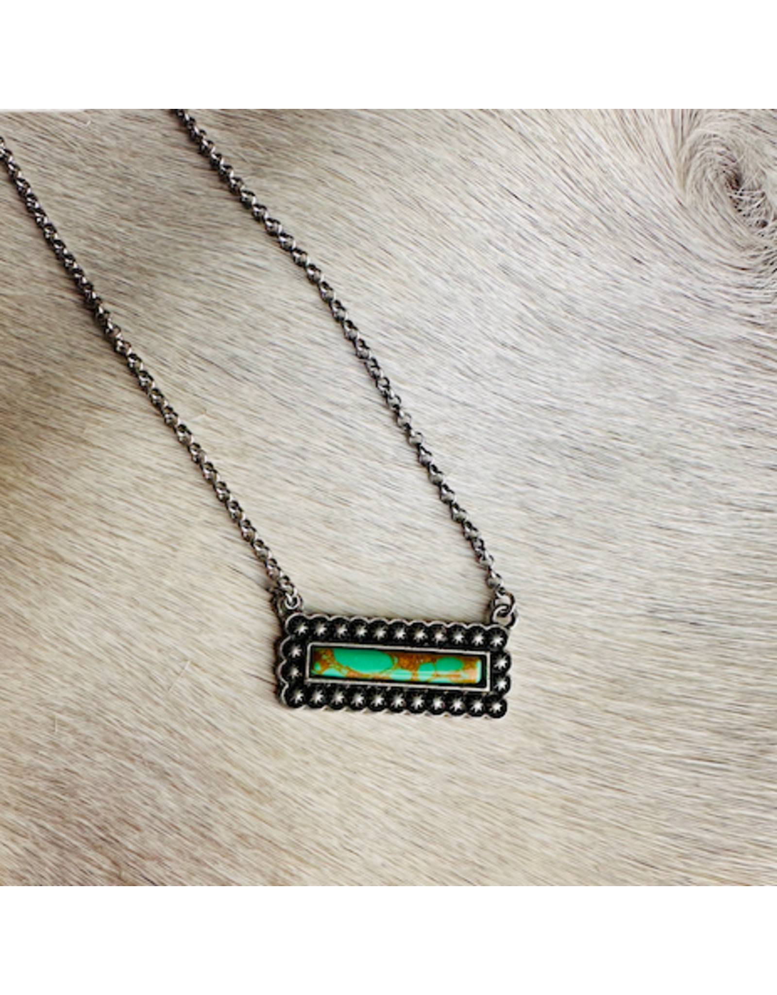 NECKLACE  GREEN TURQUOISE STONE BAR ON CHAIN