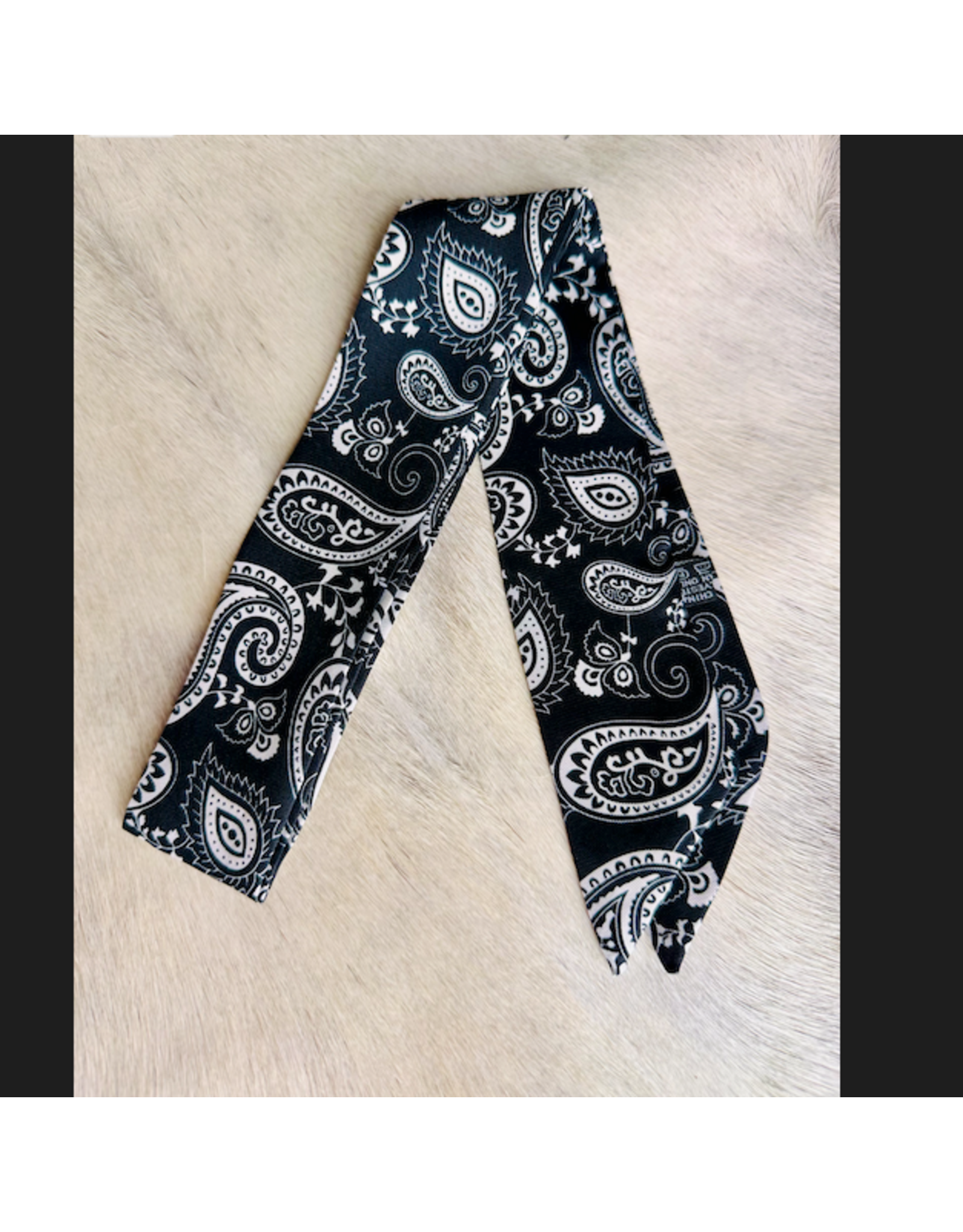 TWLLY WILD RAG BLACK & WHITE BANDANA PRINT