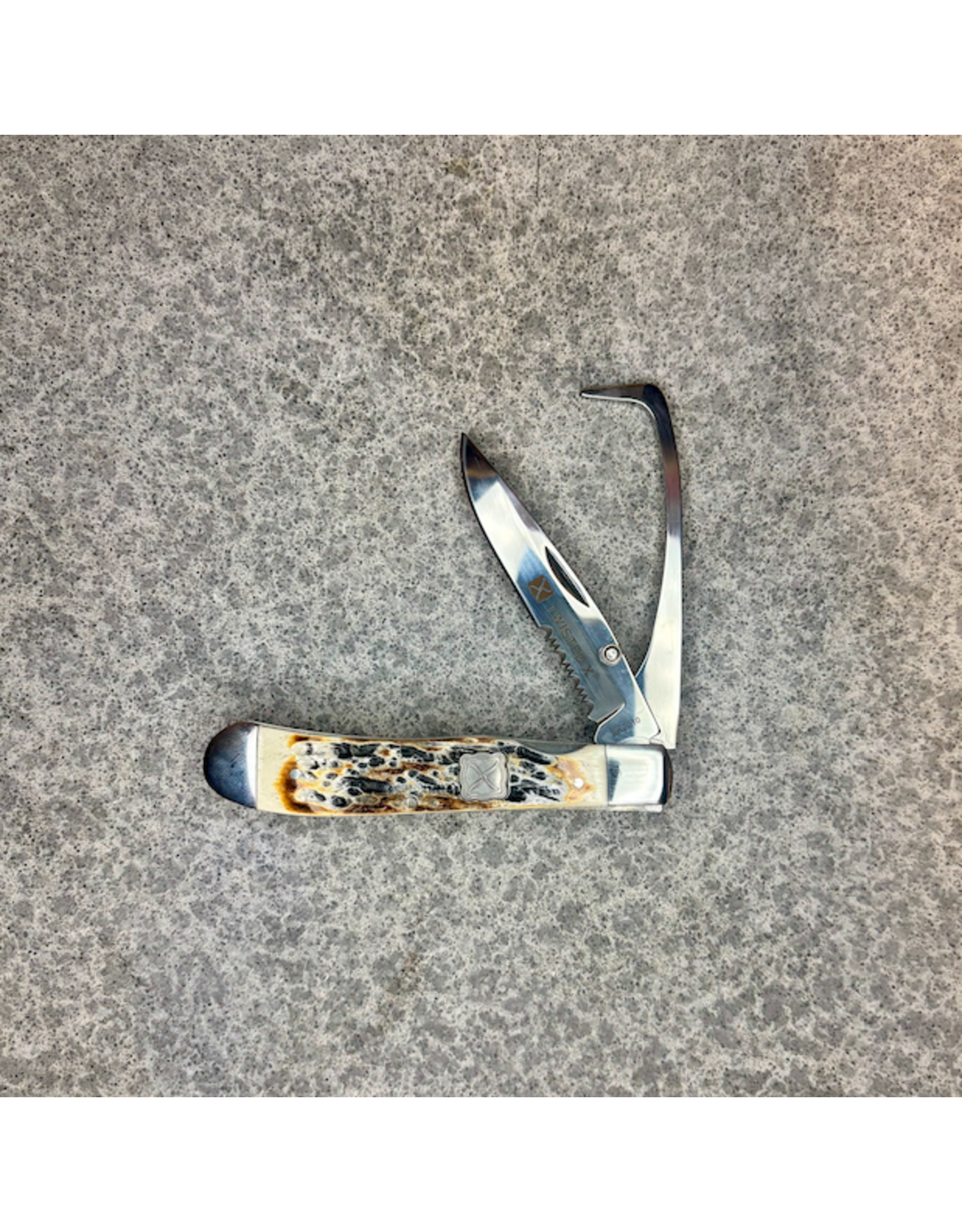 TWISTED X KNIFE 4 1/4" CLOSED, HOOF PICK, SERRATED, NATURAL BONE