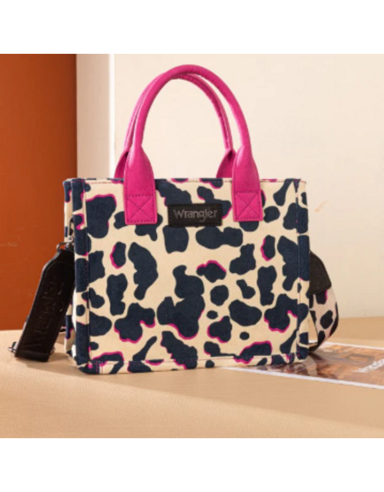 PURSE CROSSBODY WRANGLER CONCEALED CARRY COW PRINT HOT PINK