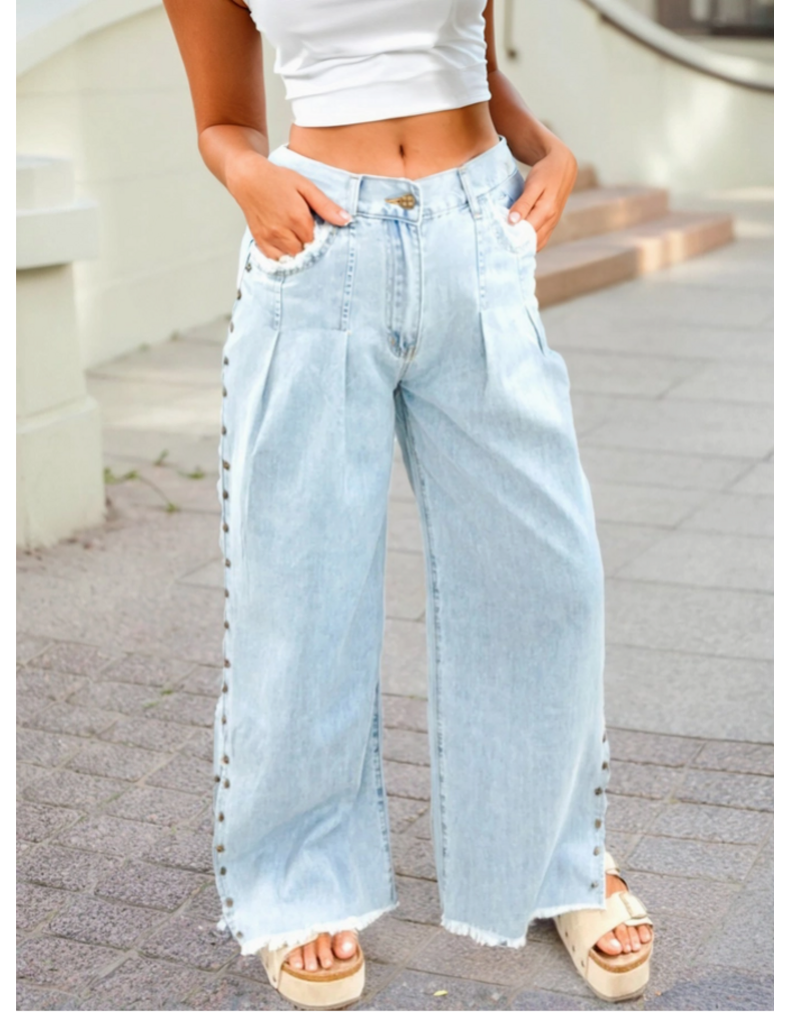 1 THE WOMEN JEANS WMS WIDE LEG STUDDED SIDES SPLIT LEG