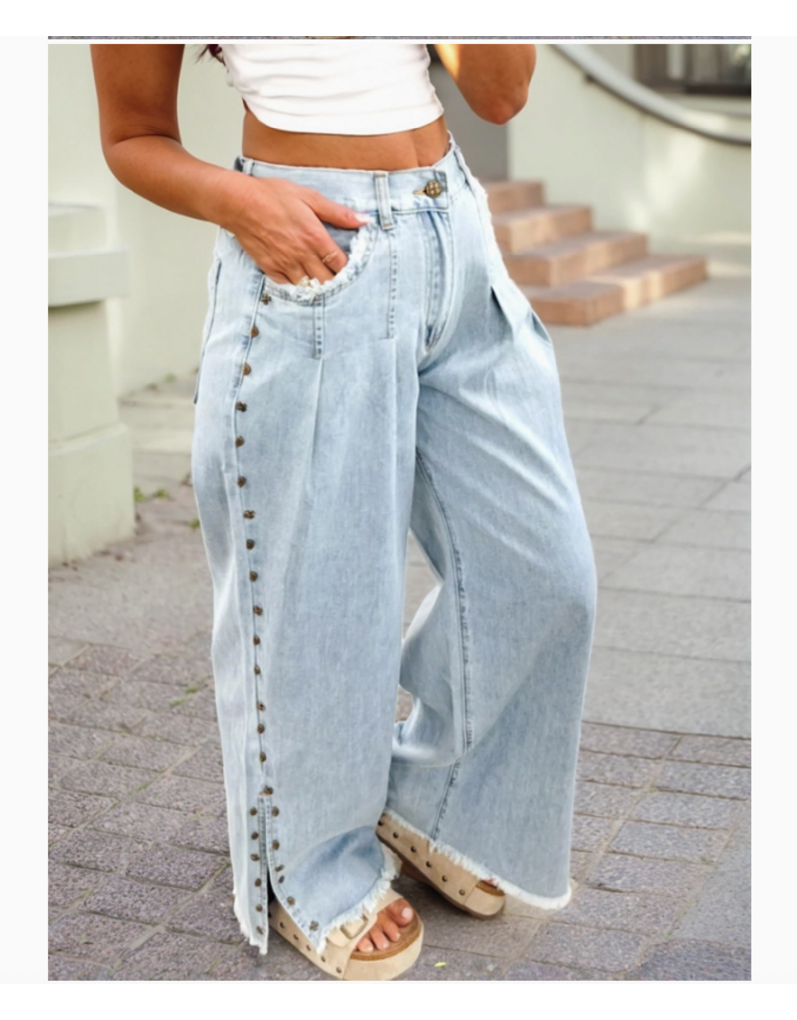 1 THE WOMEN JEANS WMS WIDE LEG STUDDED SIDES SPLIT LEG