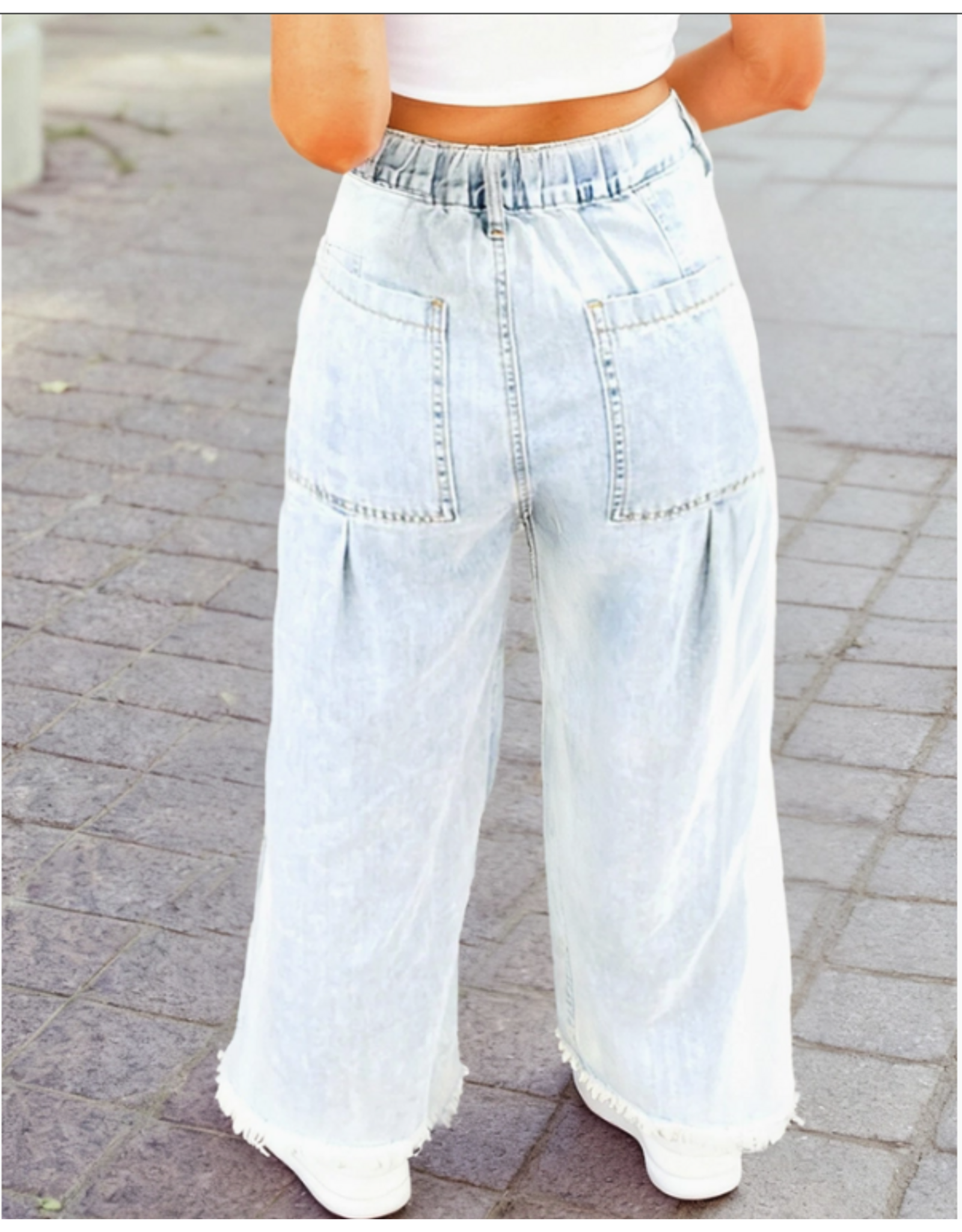 1 THE WOMEN JEANS WMS WIDE LEG STUDDED SIDES SPLIT LEG