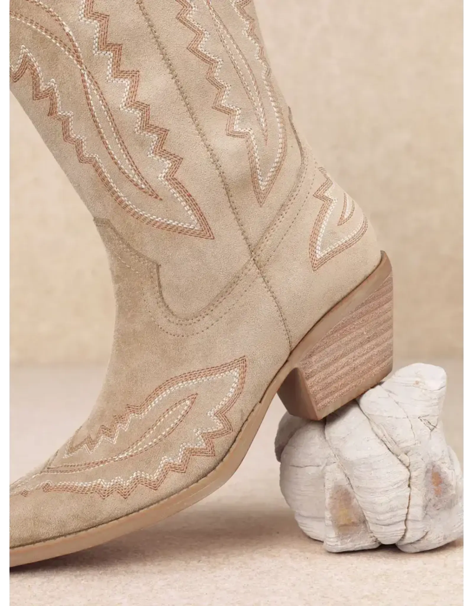 FAIRE BOOTS TALL WESTERN EMBROIDERED POINTED-TOE TESS