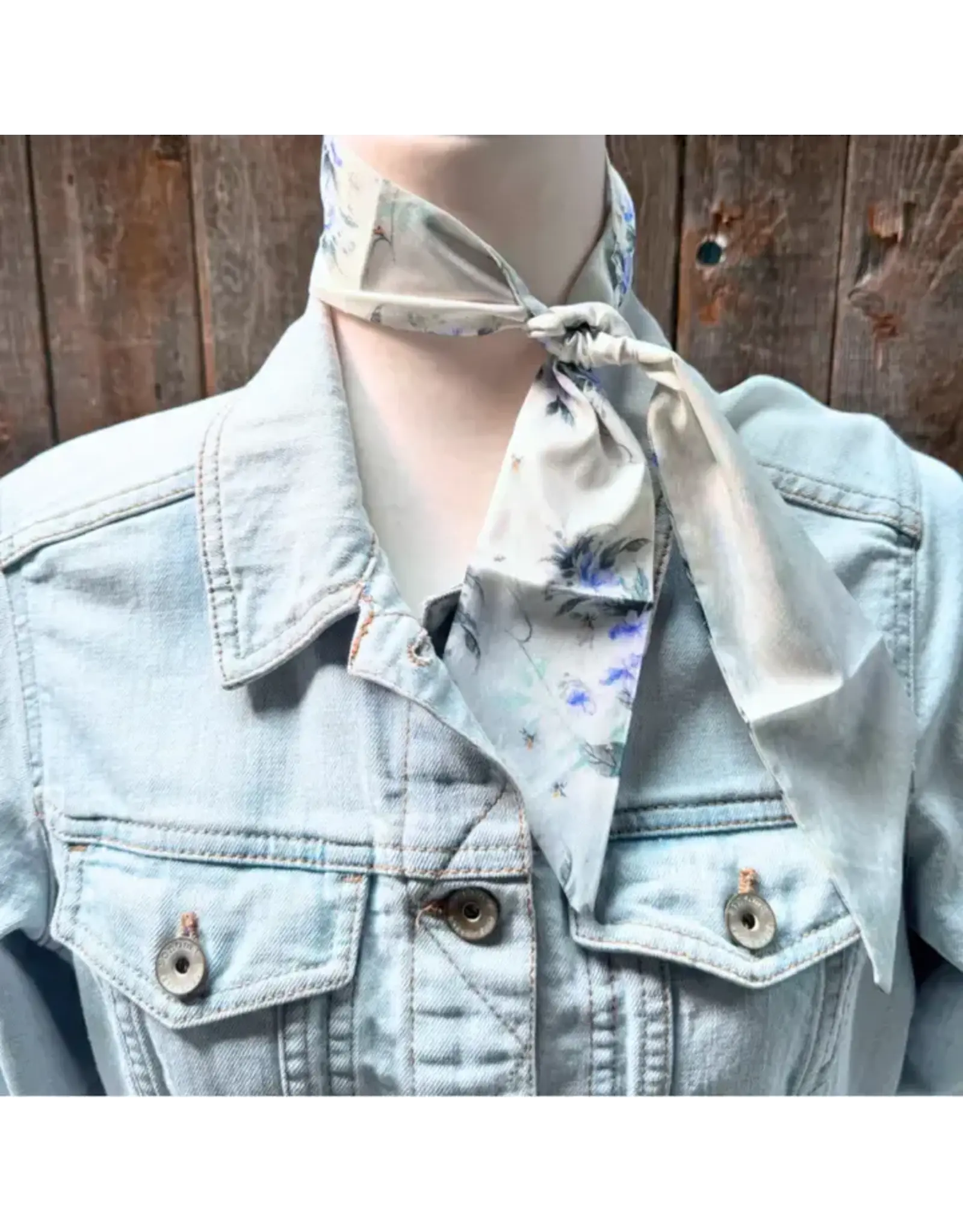 TWILLY WHITE WITH BLUE FLOWERS SKINNY NECK TIE