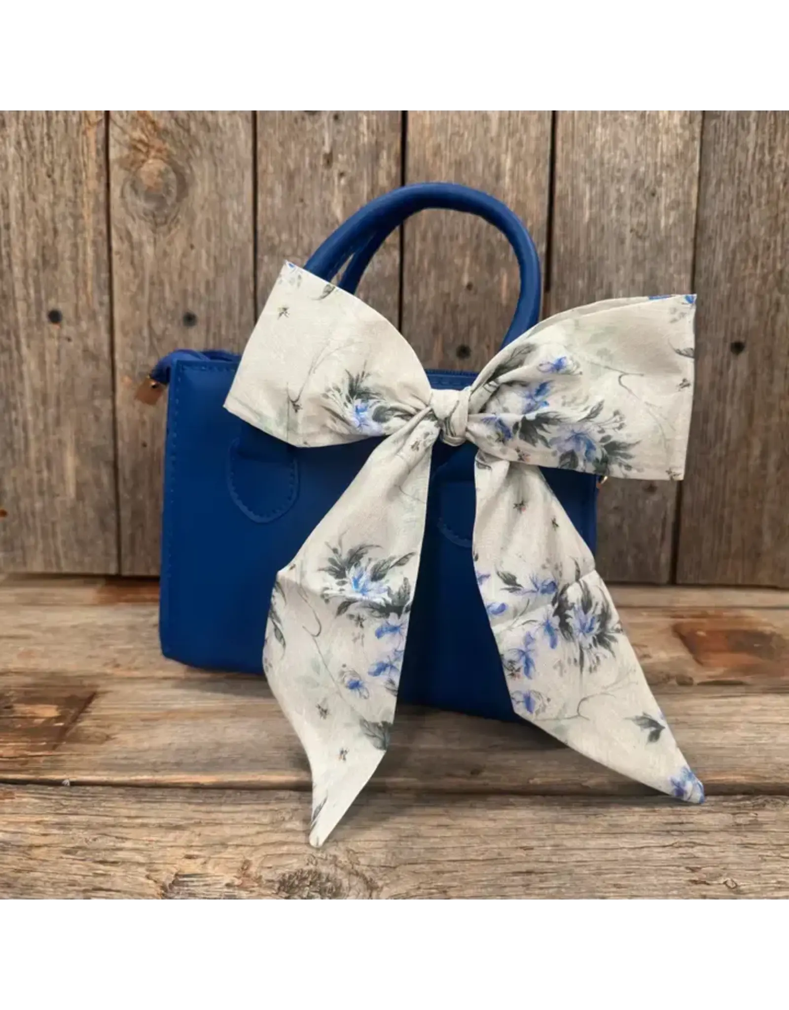 TWILLY WHITE WITH BLUE FLOWERS SKINNY NECK TIE