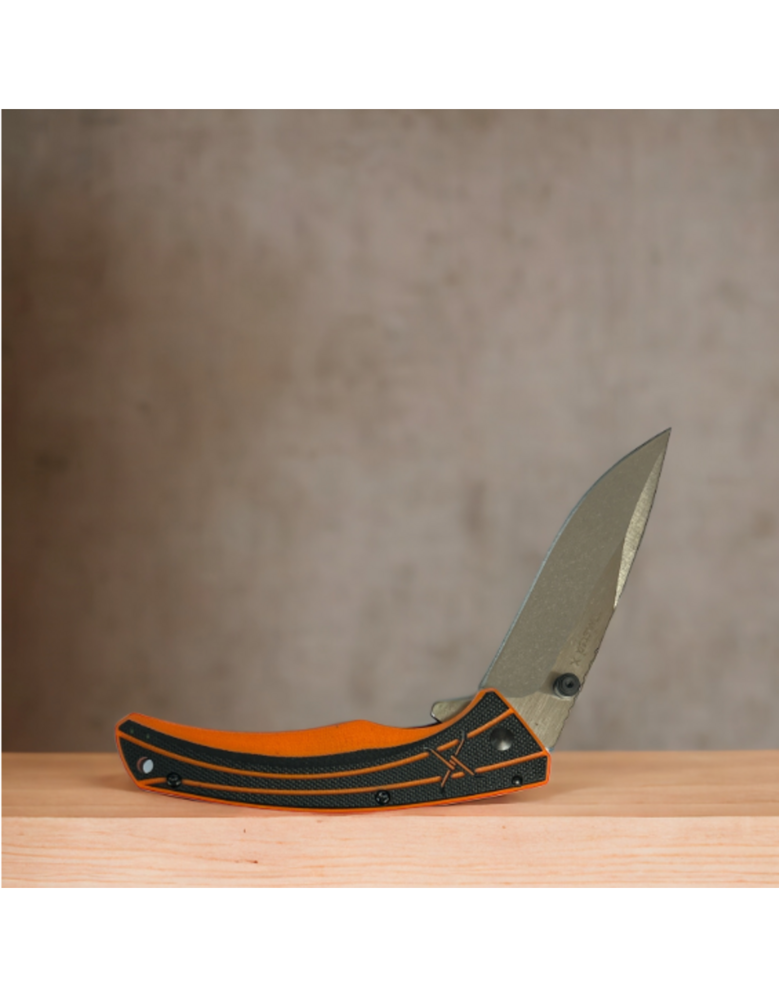 KINFE TWISTED X BLACK AND ORANGE HANDLE