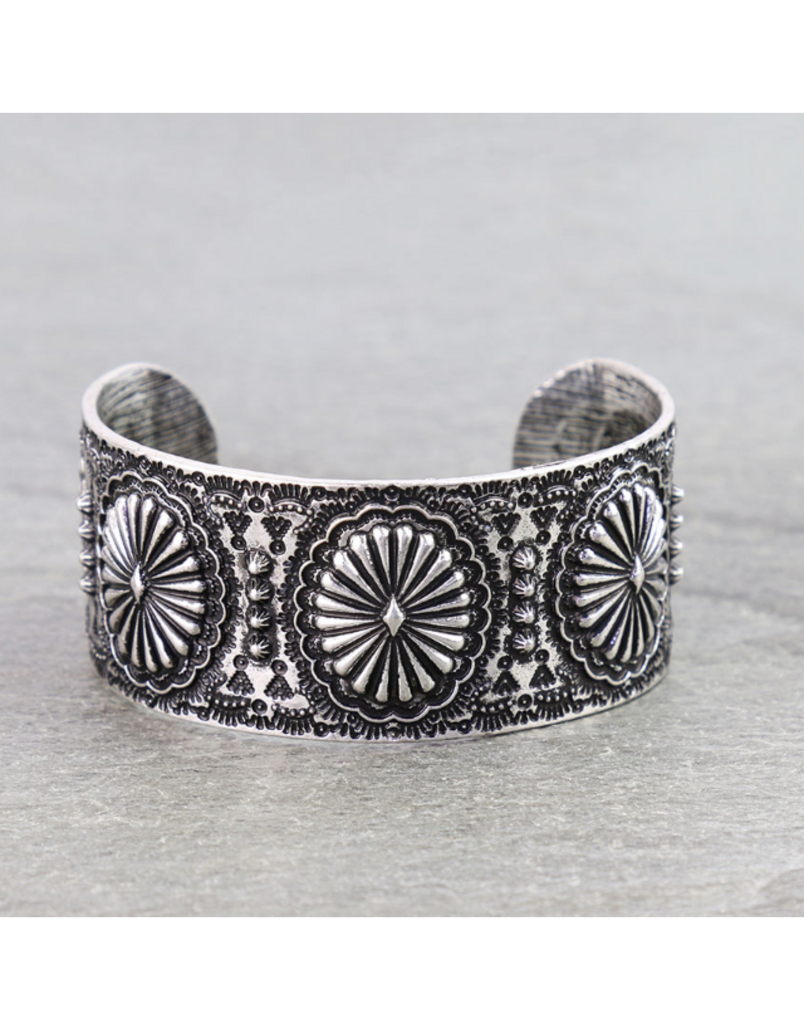 BRACELET CUFF WESTERN ENGRAVED CONCHO