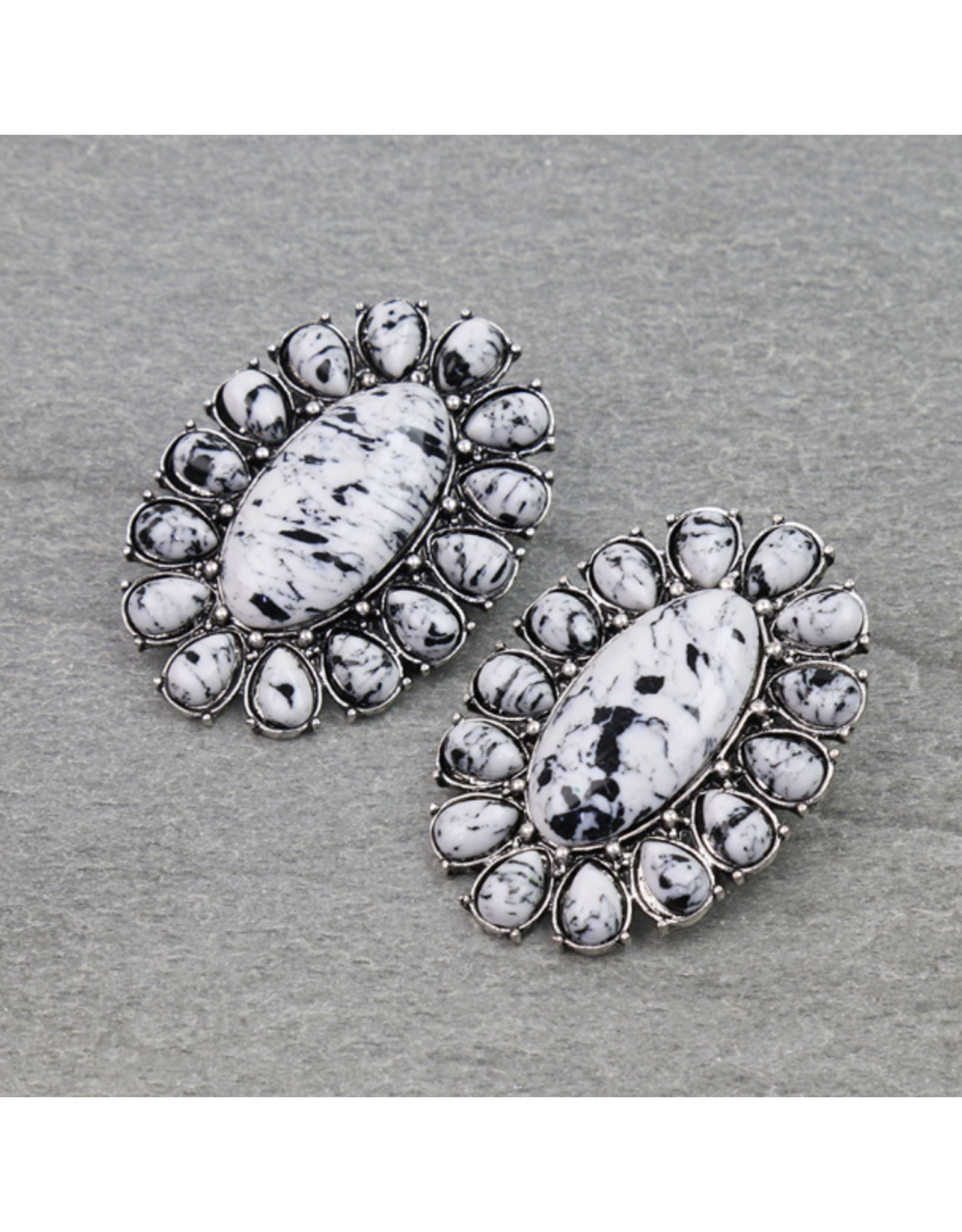 EARRING STUD CONCHO BLACK AND WHITE