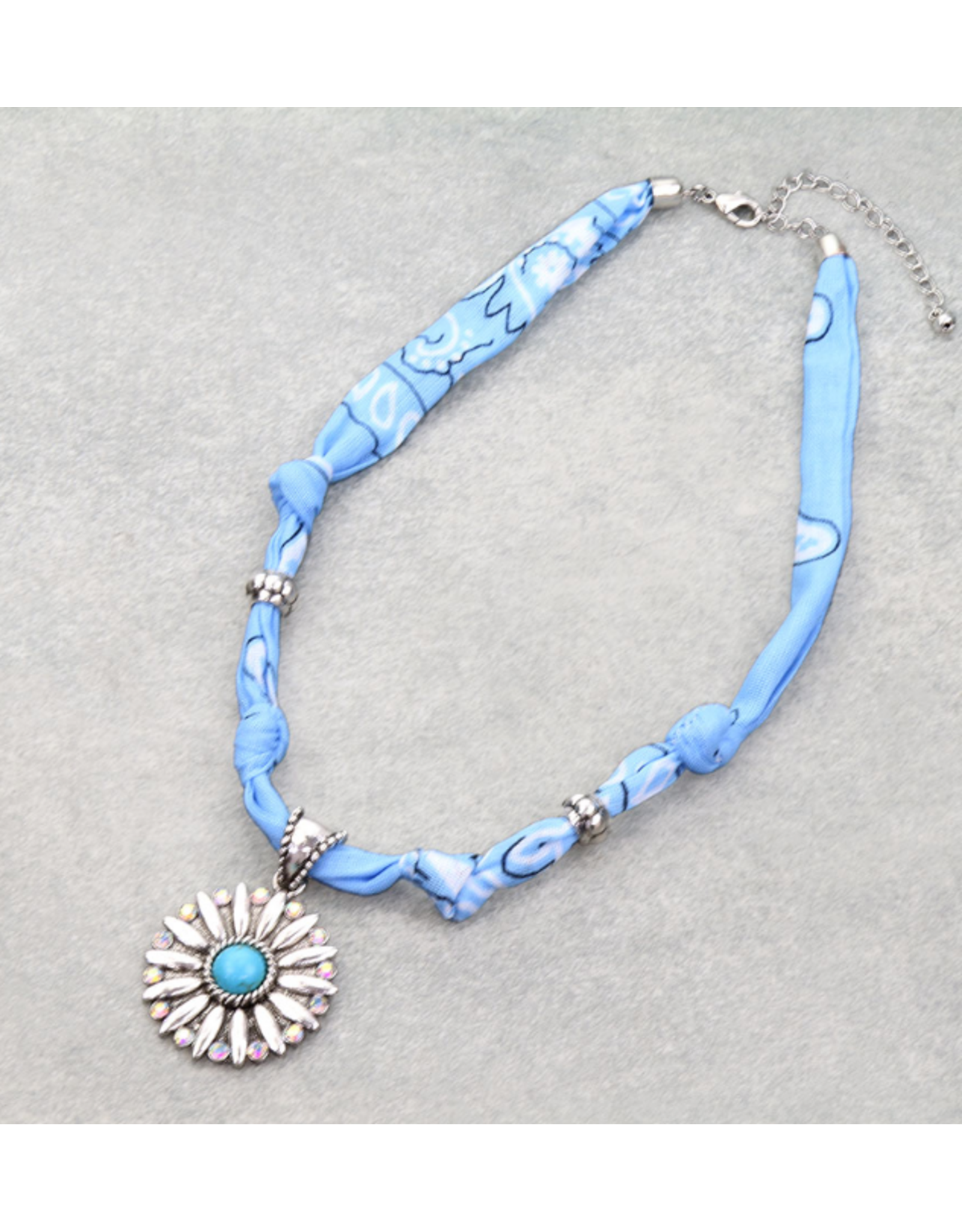 NECKLACE WESTERN CONCHO CHARM SCARF