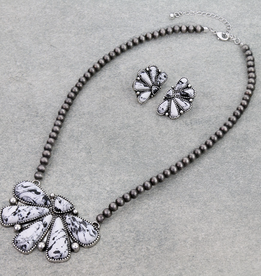 NECKALCE SET NAVAJO PEARL BLACK & WHITE HALF SQUASH
