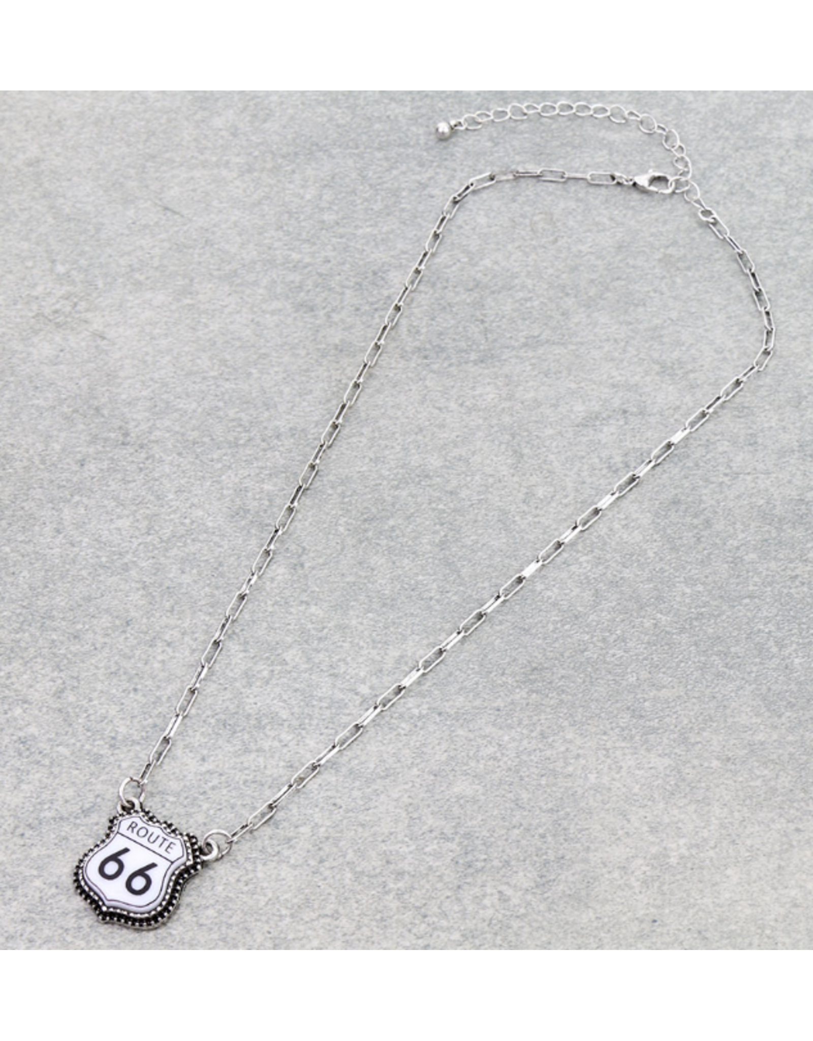 NECKLACE BLACK AND WHITE ROUTE 66