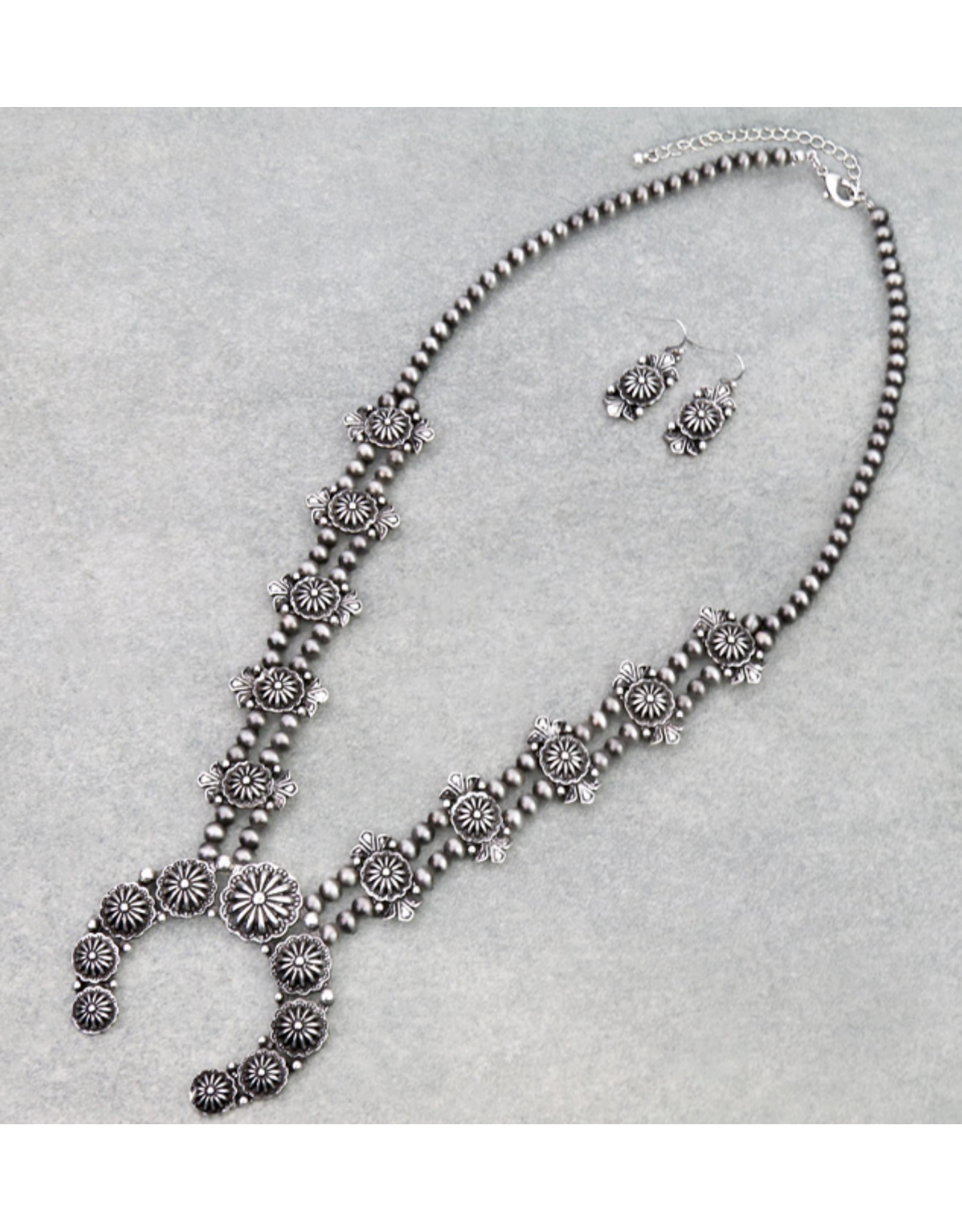 NECKLACE WESTERN NAVAJO PEARL SQUASH BLOSSOM