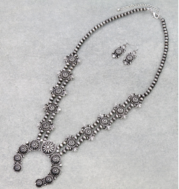 NECKLACE WESTERN NAVAJO PEARL SQUASH BLOSSOM