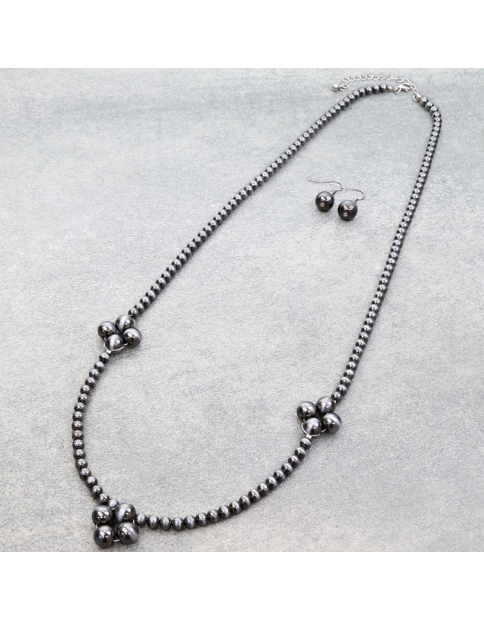 NECKLACE WITH EARRINGS  NAVAJO PEARL WITH PEARL CLUSTERS 32"