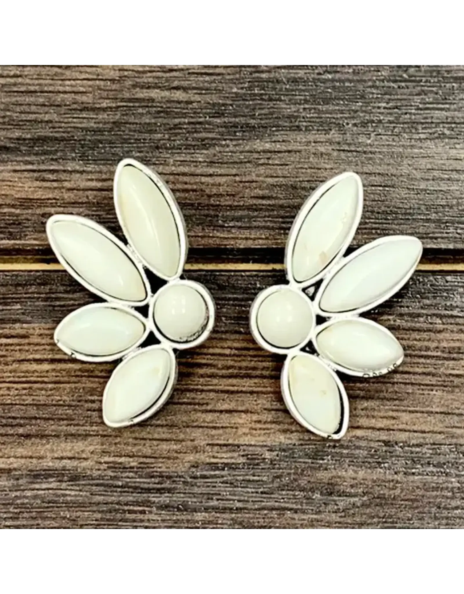 EARRING STUD 1.2" HALF FLOWER