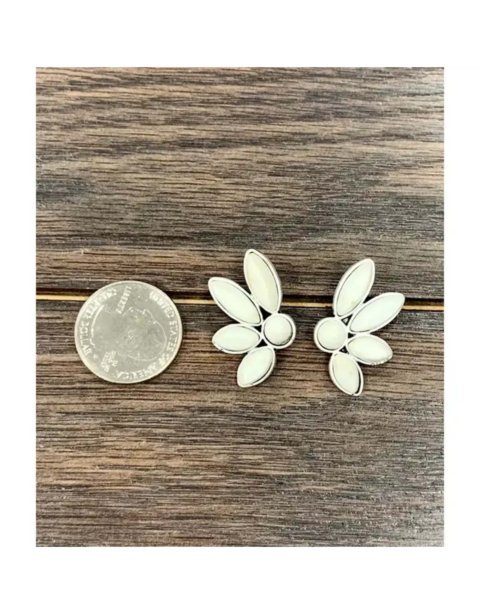EARRING STUD 1.2" HALF FLOWER