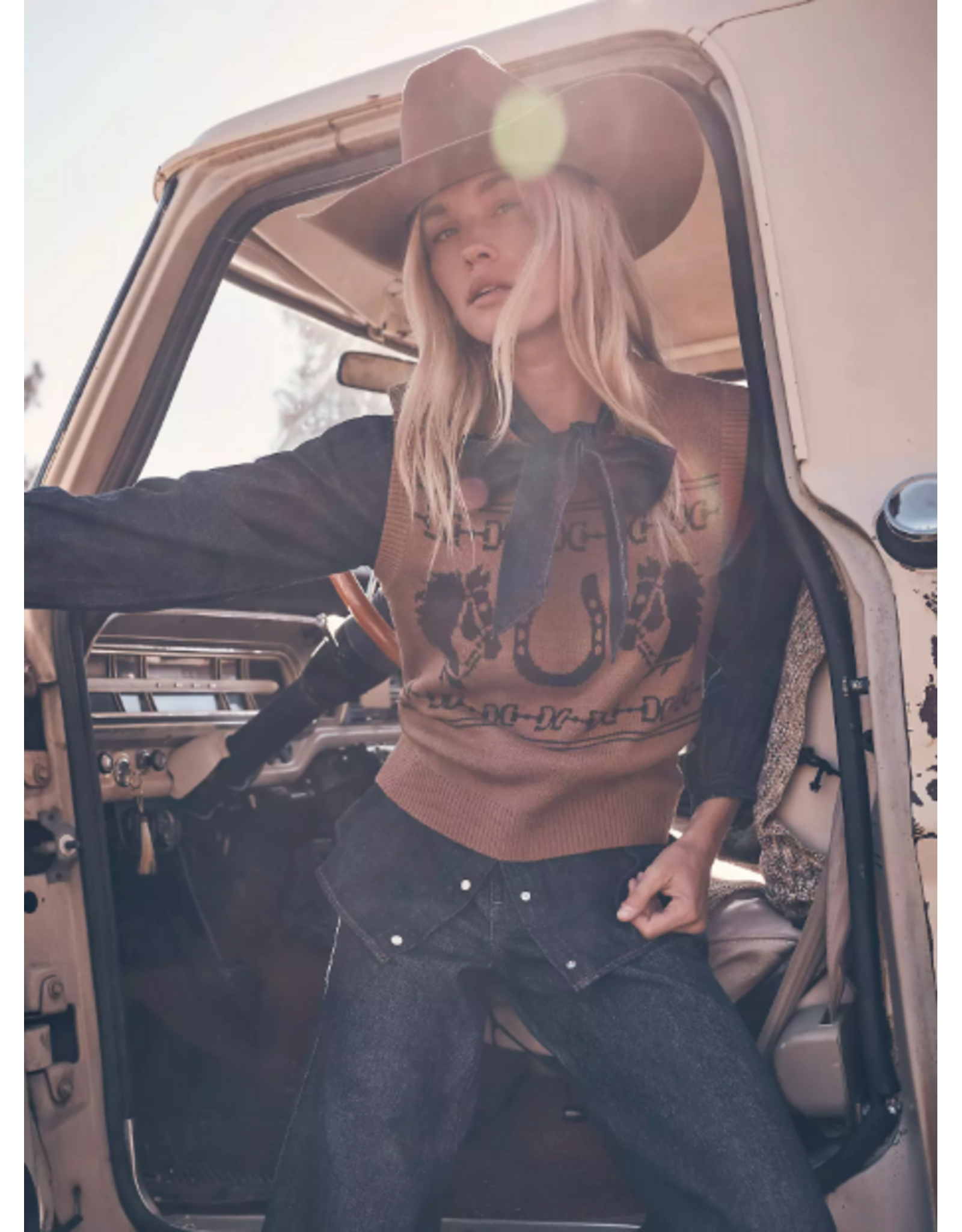 SWEATER VEST WMS WRANGLER BROWN HORSES