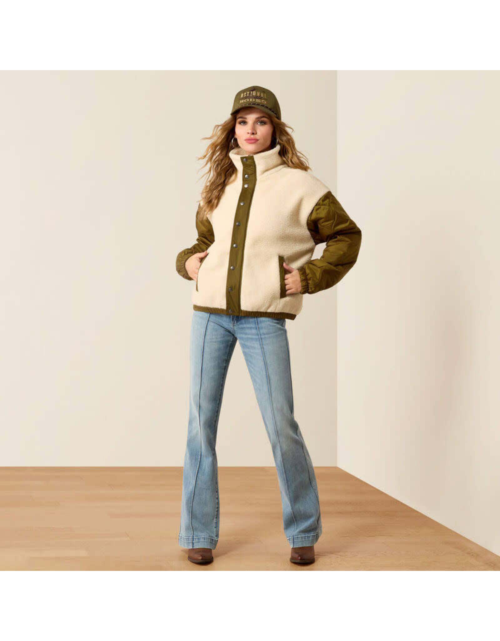 ARIAT JACKET WMS ARIAT SHERPA BLOCKED PARCHMENT MOSS GREEN