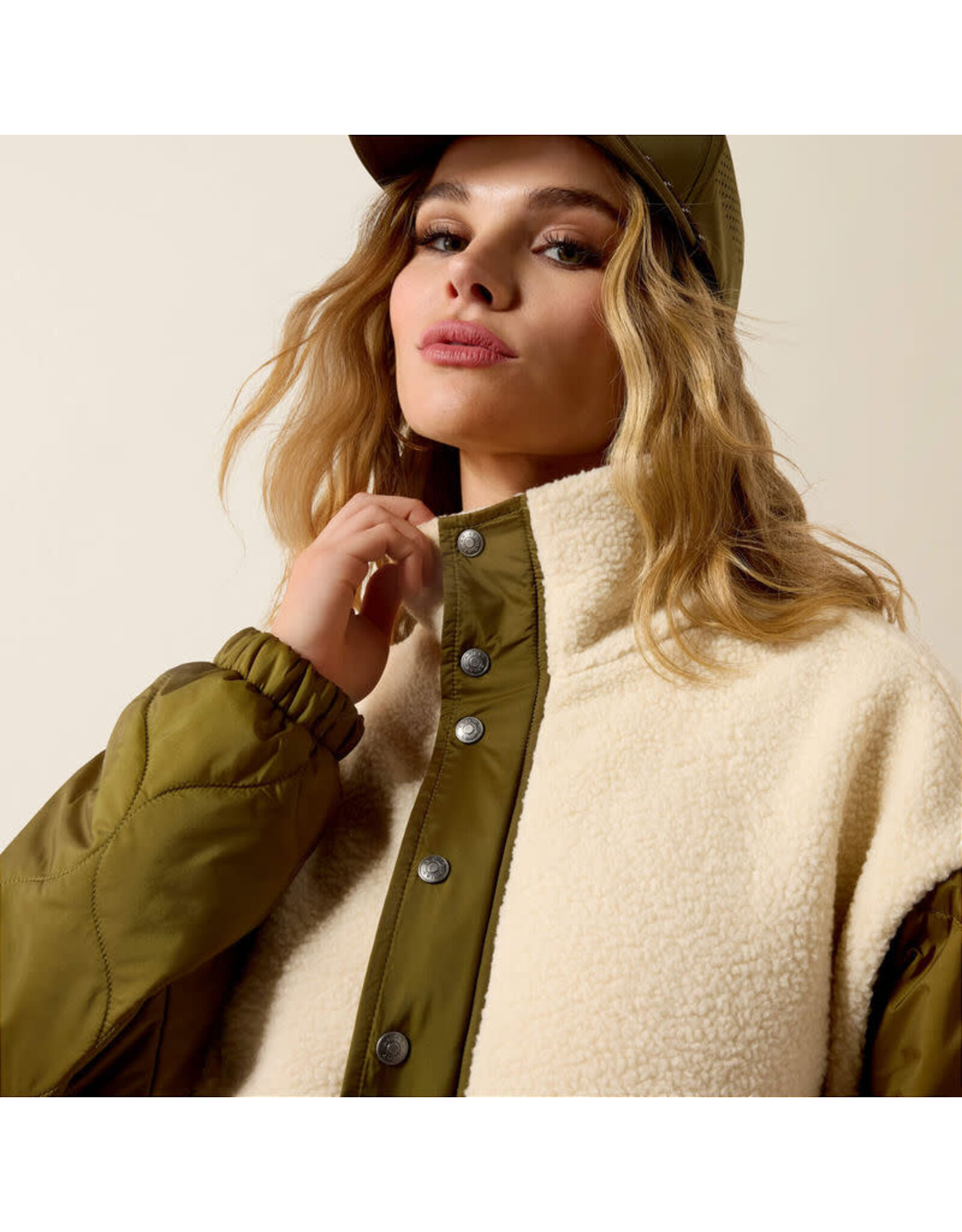 ARIAT JACKET WMS ARIAT SHERPA BLOCKED PARCHMENT MOSS GREEN