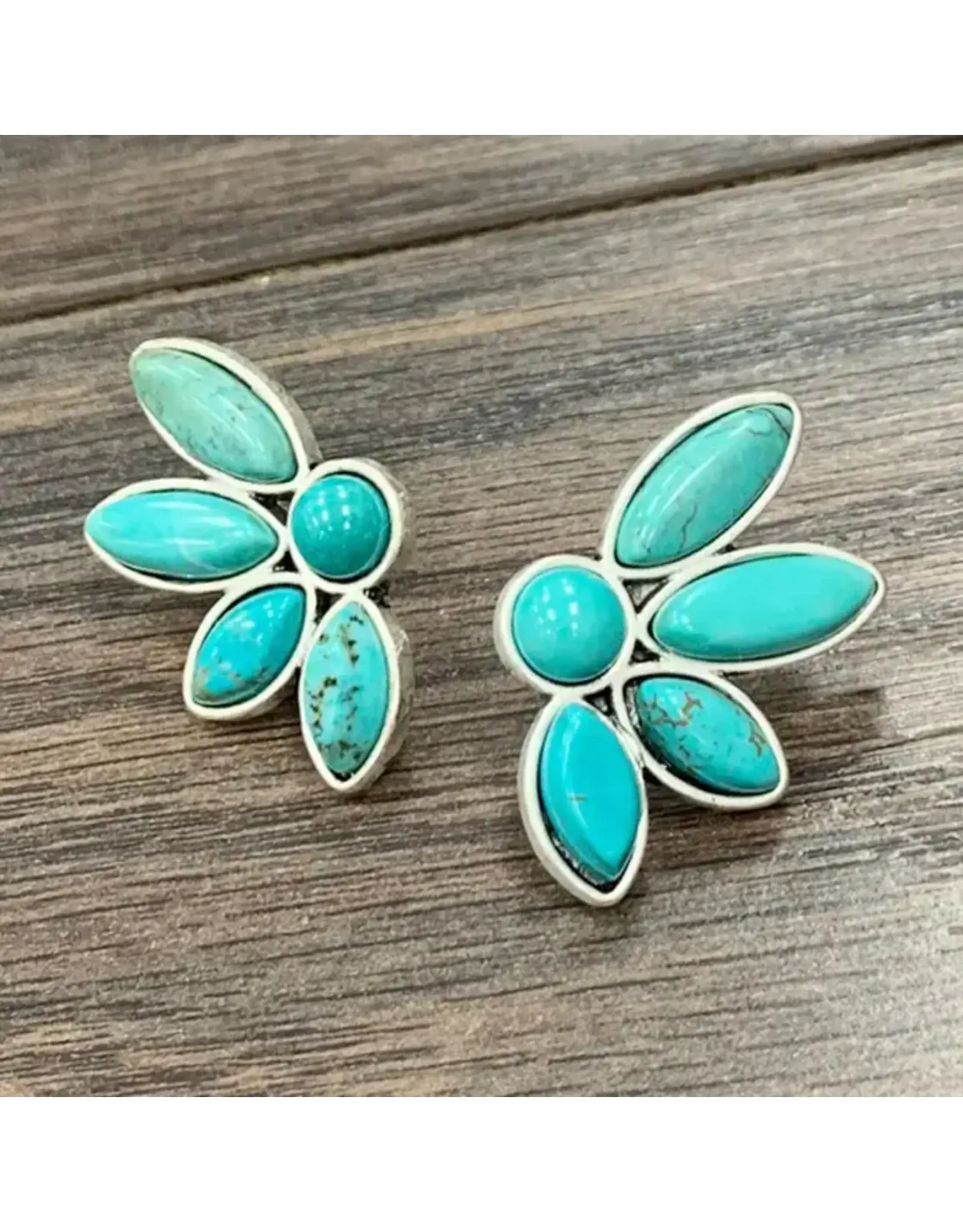 EARRING STUD 1.2 " TURQUOISE 1/2 FLOWER CONCHO