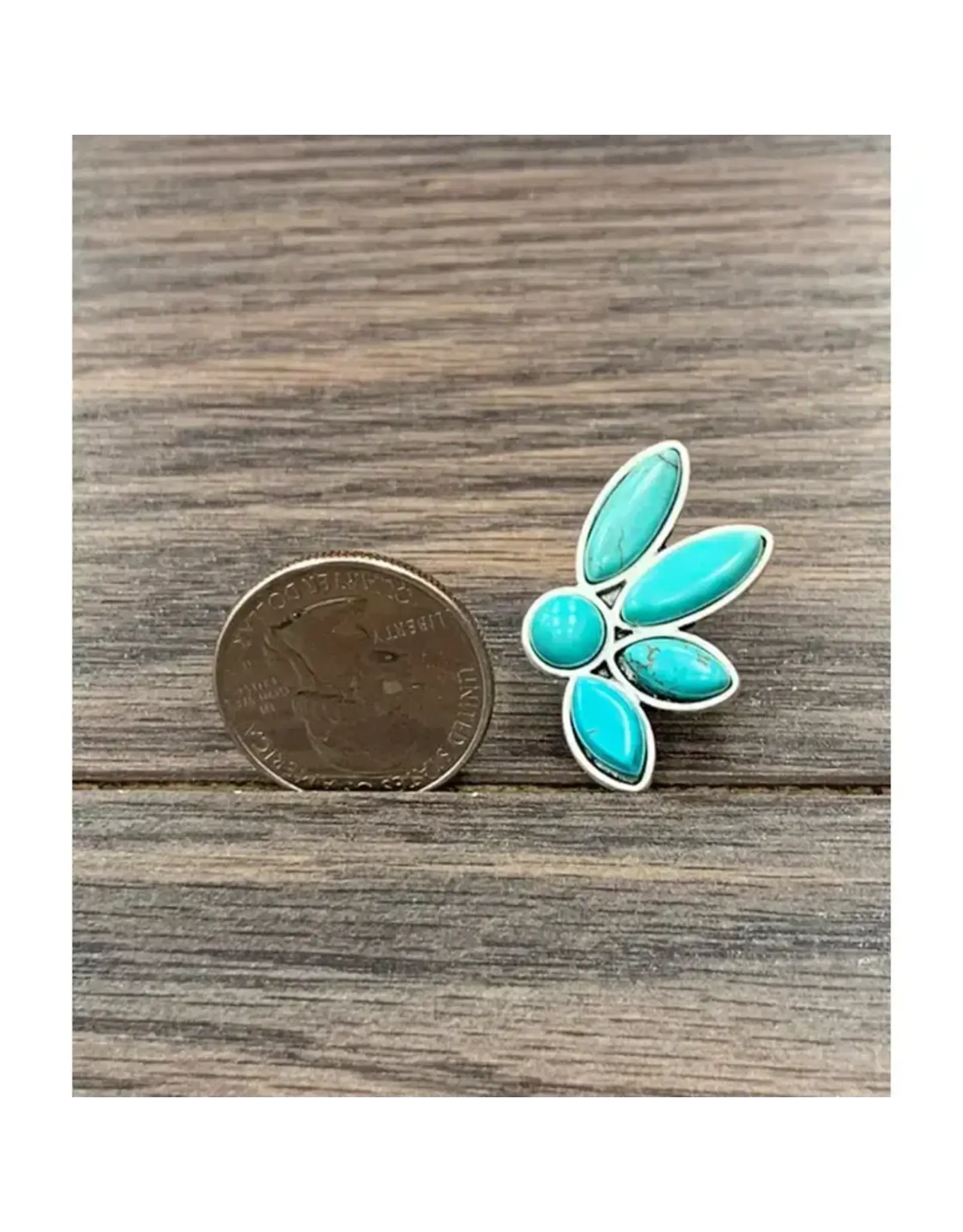 EARRING STUD 1.2 " TURQUOISE 1/2 FLOWER CONCHO