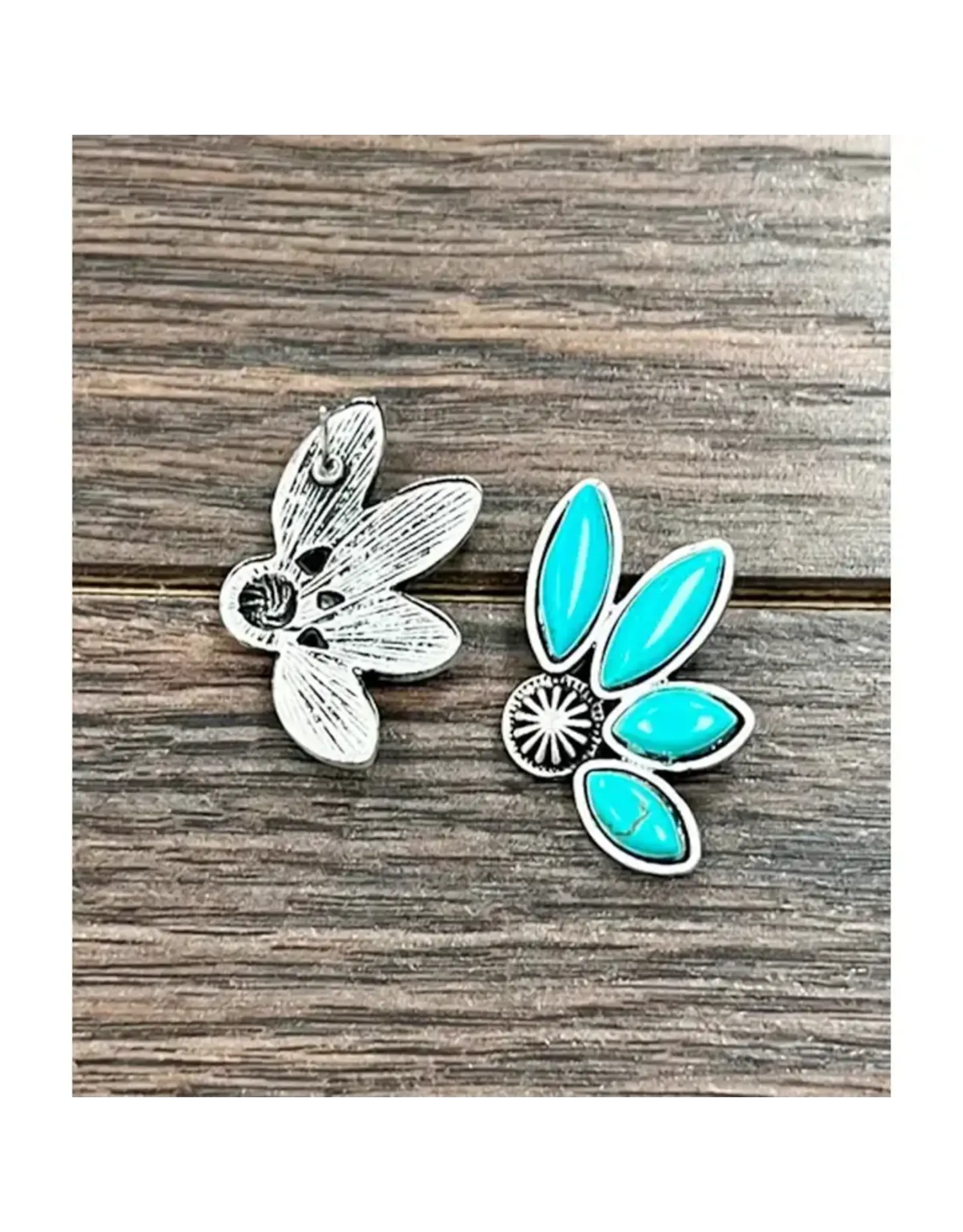 EARRING STUD 1/2 TURQUOISE FLOWER CONCHO CENTER