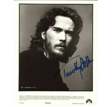 TIMOTHY HUTTON, ACTOR AND FILM DIRECTOR AUTOGRAPHED 8X10 PHOTO WITH COA